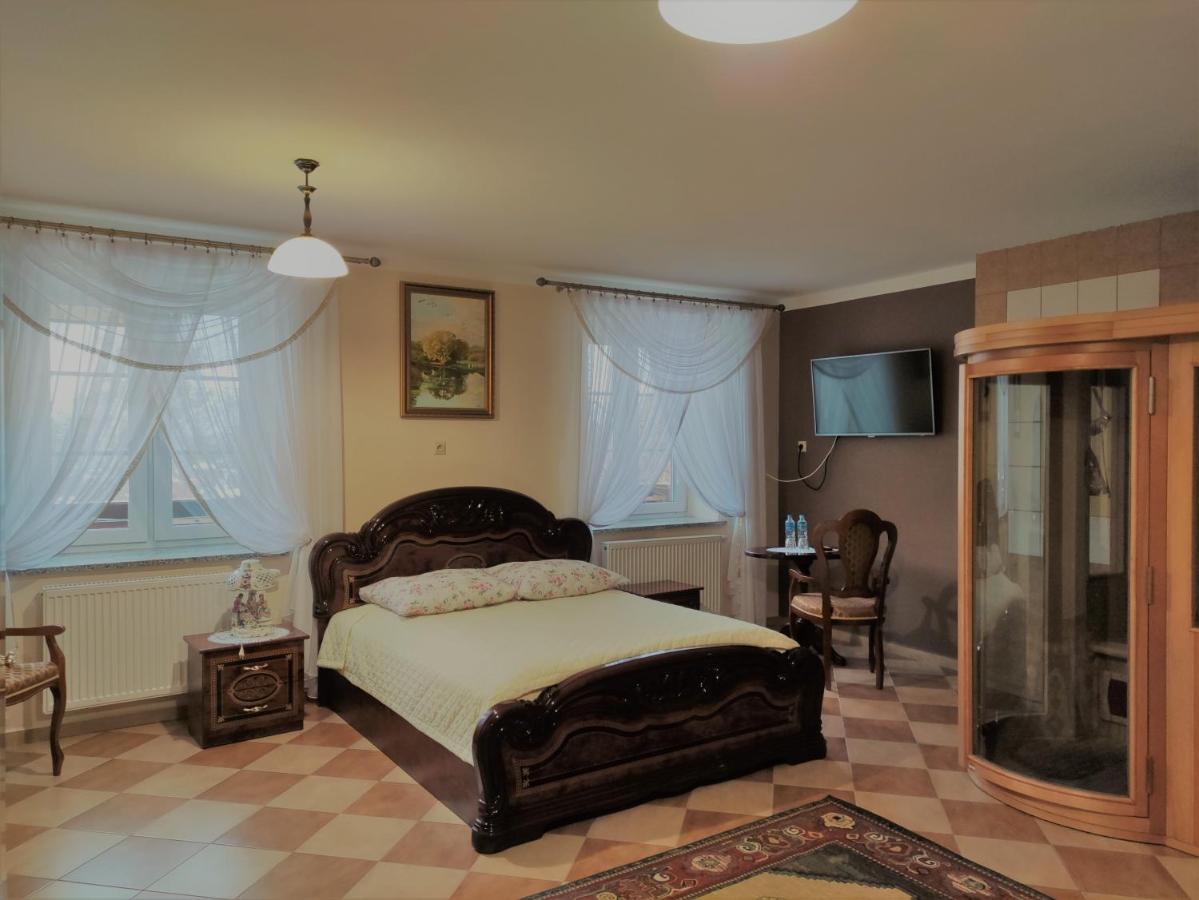 Dwor Bartnika 2*