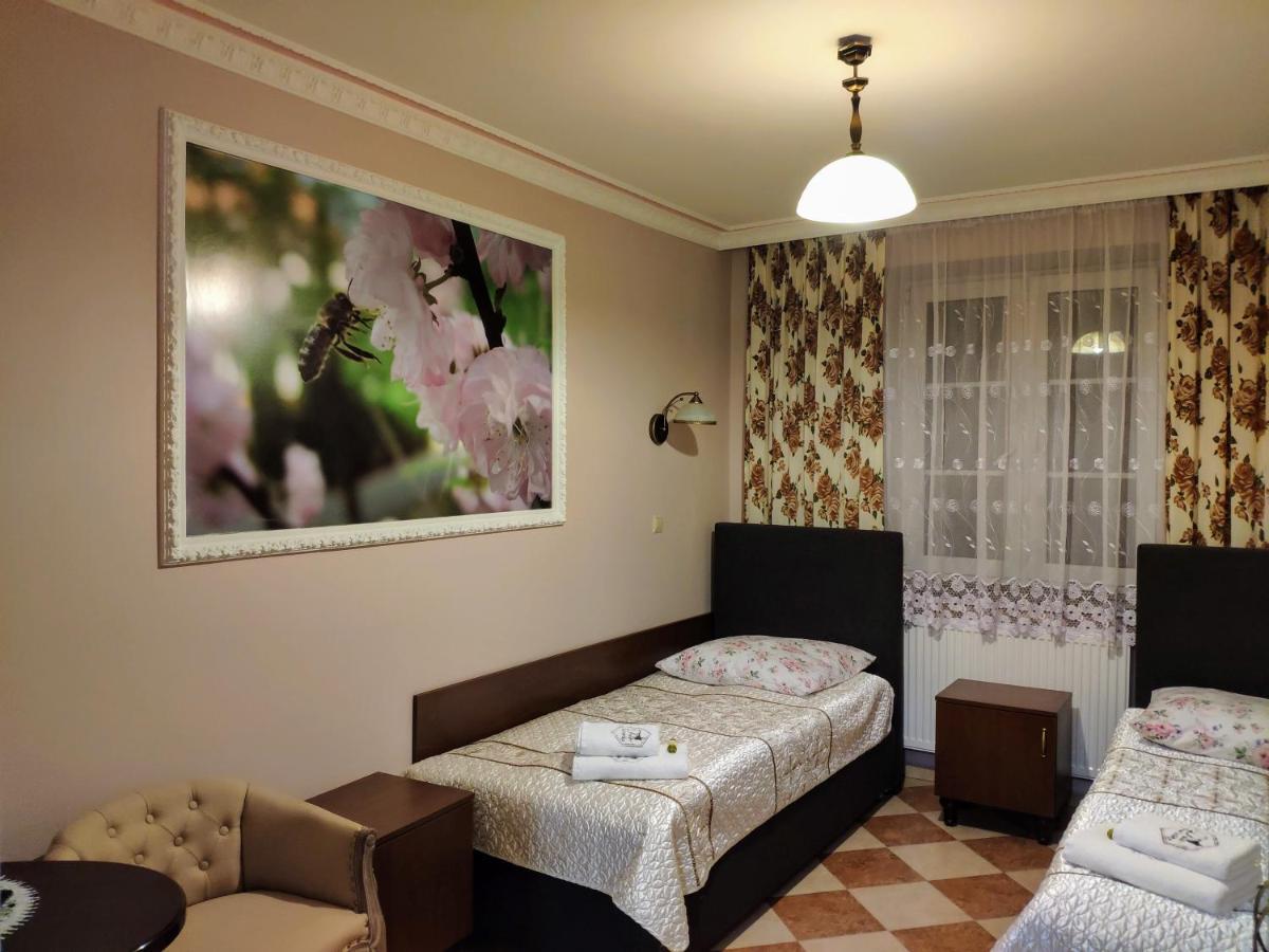 Dwor Bartnika Bed & Breakfast 2*